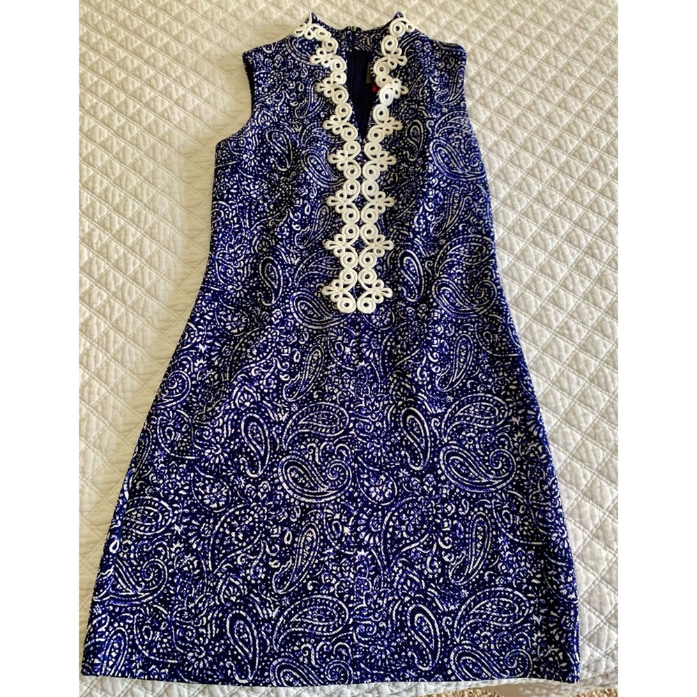 Vince Camuto Blue Paisley Sleeveless Dress with White Embroidery, size 6